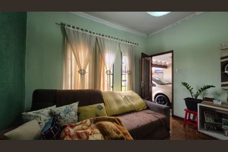 Casa à venda com 198m², 3 quartos e 3 vagasSala