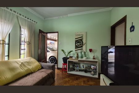 Casa à venda com 198m², 3 quartos e 3 vagasSala