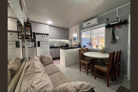 Casa à venda com 44m², 2 quartos e 2 vagasSala