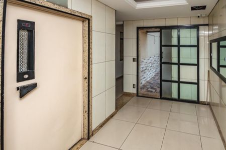 Apartamento à venda com 78m², 2 quartos e sem vagaElevador