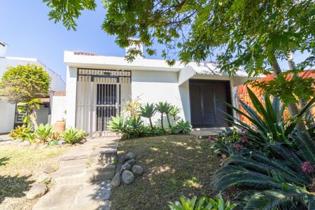 Casa à venda com 310m², 3 quartos e 4 vagas Casa à venda com 310m², 3 quartos e 4 vagasFachada