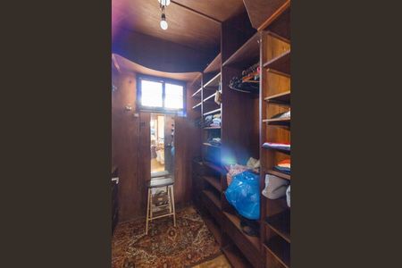 Casa à venda com 310m², 3 quartos e 4 vagas Casa à venda com 310m², 3 quartos e 4 vagasCloset da suíte