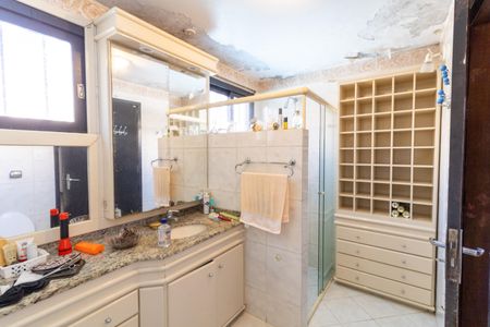 Casa à venda com 310m², 3 quartos e 4 vagas Casa à venda com 310m², 3 quartos e 4 vagasBanheiro da Suíte