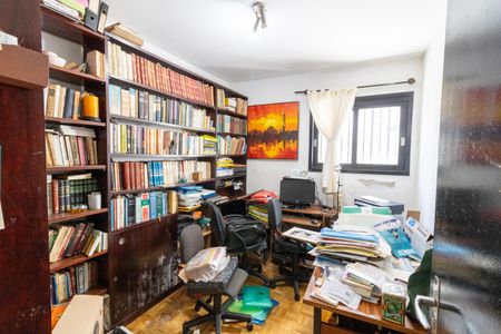 Casa à venda com 310m², 3 quartos e 4 vagas Casa à venda com 310m², 3 quartos e 4 vagasEscritório