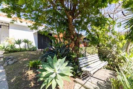 Casa à venda com 310m², 3 quartos e 4 vagas Casa à venda com 310m², 3 quartos e 4 vagasJardim