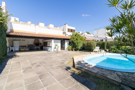 Casa à venda com 310m², 3 quartos e 4 vagas Casa à venda com 310m², 3 quartos e 4 vagasQuintal