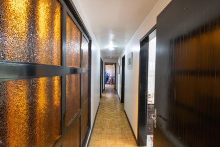 Casa à venda com 310m², 3 quartos e 4 vagas Casa à venda com 310m², 3 quartos e 4 vagasCorredor