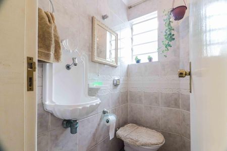 Casa à venda com 140m², 3 quartos e 2 vagas Casa à venda com 140m², 3 quartos e 2 vagasLavabo