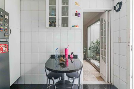 Casa à venda com 140m², 3 quartos e 2 vagas Casa à venda com 140m², 3 quartos e 2 vagasCozinha