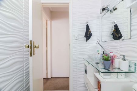 Casa à venda com 140m², 3 quartos e 2 vagas Casa à venda com 140m², 3 quartos e 2 vagasBanheiro