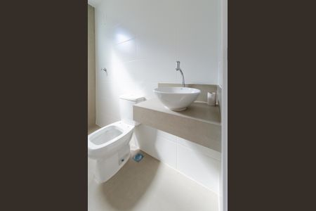 Apartamento à venda com 61m², 2 quartos e 2 vagasBanheiro suíte 2