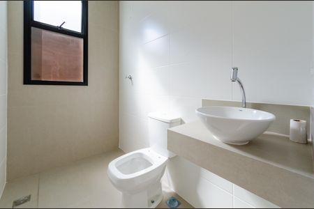 Apartamento à venda com 61m², 2 quartos e 2 vagasBanheiro suíte 2