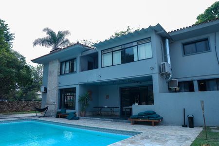 Casa para alugar com 891m², 5 quartos e 6 vagas Casa para alugar com 891m², 5 quartos e 6 vagasPiscina