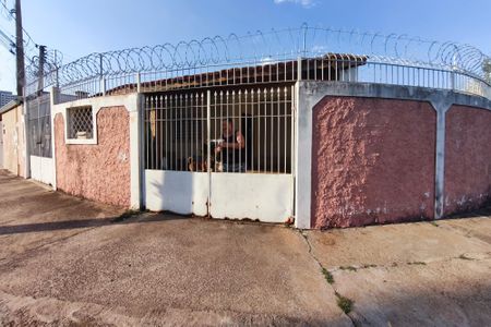 Casa à venda com 150m², 4 quartos e 3 vagas Casa à venda com 150m², 4 quartos e 3 vagasFachada