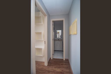 Corredor de apartamento para alugar com 1 quarto, 41m² em Jardim Botânico, Porto Alegre