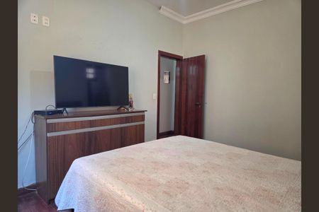 Casa à venda com 260m², 4 quartos e 4 vagas