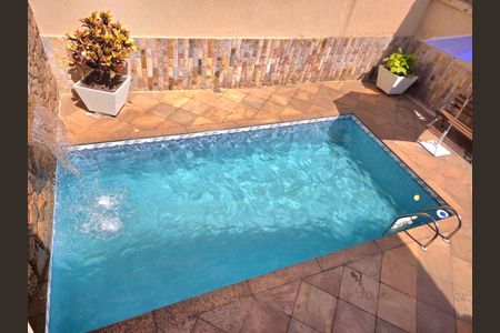 Casa à venda com 260m², 4 quartos e 4 vagas