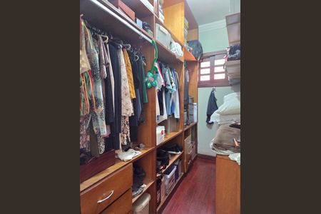 Casa à venda com 260m², 4 quartos e 4 vagas