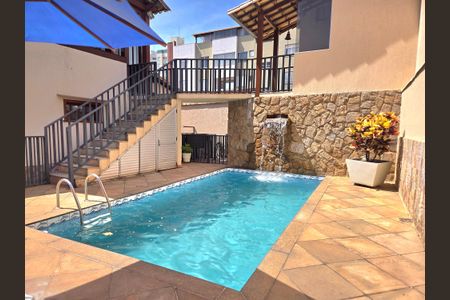 Casa à venda com 260m², 4 quartos e 4 vagas