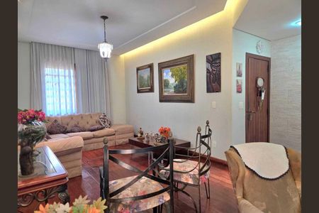 Casa à venda com 260m², 4 quartos e 4 vagas