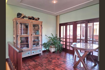 Casa à venda com 260m², 4 quartos e 4 vagas