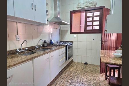 Casa à venda com 260m², 4 quartos e 4 vagas