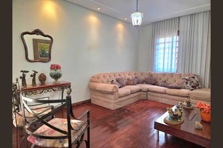 Casa à venda com 260m², 4 quartos e 4 vagas