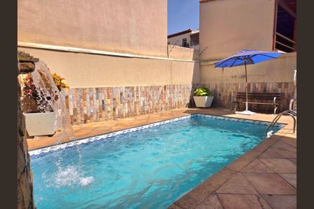 Casa à venda com 260m², 4 quartos e 4 vagas