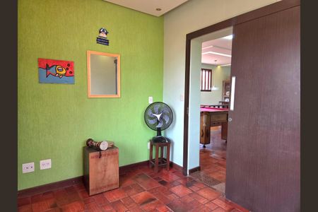 Casa à venda com 260m², 4 quartos e 4 vagas