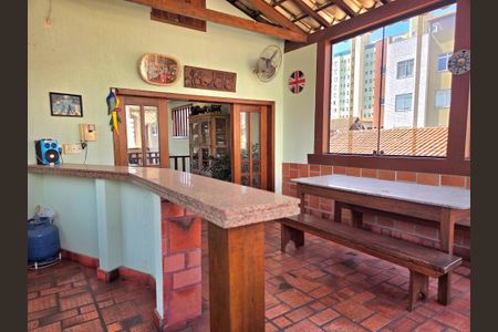 Casa à venda com 260m², 4 quartos e 4 vagas