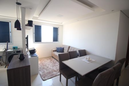 Sala de apartamento à venda com 2 quartos, 57m² em Cinco, Contagem