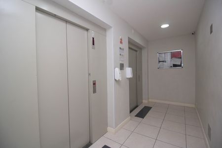 Apartamento para alugar com 45m², 2 quartos e 1 vagaHall social - Elevadores