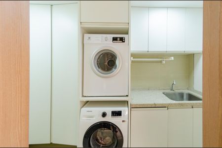 Apartamento à venda com 120m², 3 quartos e 2 vagas Apartamento à venda com 120m², 3 quartos e 2 vagasÁrea de serviço