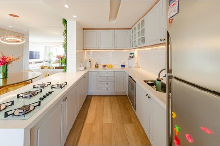 Apartamento à venda com 120m², 3 quartos e 2 vagas Apartamento à venda com 120m², 3 quartos e 2 vagasCozinha