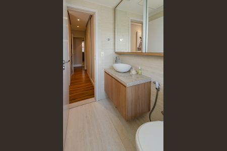 Apartamento à venda com 120m², 3 quartos e 2 vagas Apartamento à venda com 120m², 3 quartos e 2 vagasBanheiro suíte