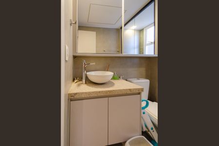 Apartamento à venda com 120m², 3 quartos e 2 vagas Apartamento à venda com 120m², 3 quartos e 2 vagasBanheiro social