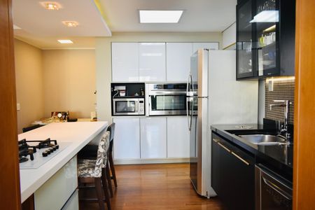 Apartamento à venda com 127m², 3 quartos e 4 vagas Apartamento à venda com 127m², 3 quartos e 4 vagasCozinha