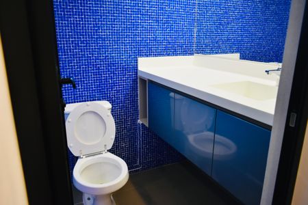 Apartamento à venda com 127m², 3 quartos e 4 vagas Apartamento à venda com 127m², 3 quartos e 4 vagasBanheiro da Suíte 1