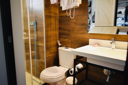 Apartamento à venda com 127m², 3 quartos e 4 vagas Apartamento à venda com 127m², 3 quartos e 4 vagasBanheiro da Suíte 2