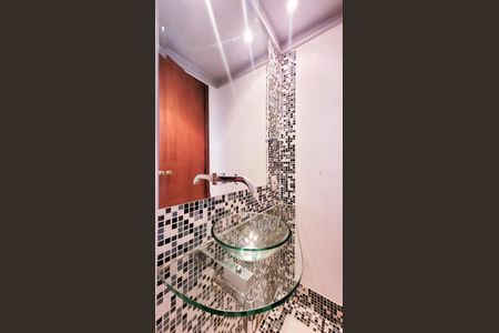 Casa de condomínio à venda com 404m², 3 quartos e 1 vagaLavabo