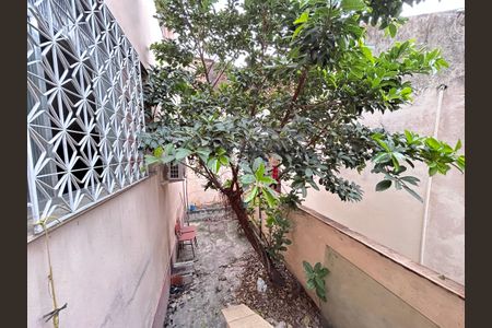Casa à venda com 66m², 2 quartos e sem vagaQuintal