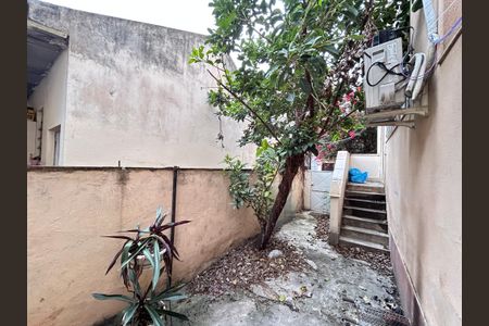 Casa à venda com 66m², 2 quartos e sem vagaQuintal