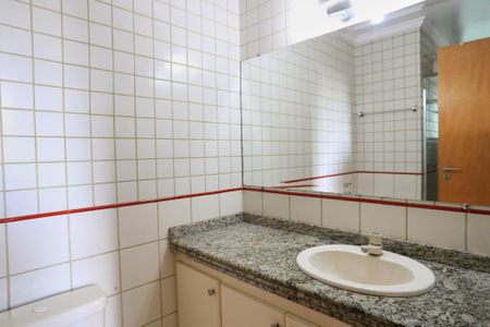 Apartamento à venda com 80m², 3 quartos e 2 vagas Apartamento à venda com 80m², 3 quartos e 2 vagasBanheiro da Suíte