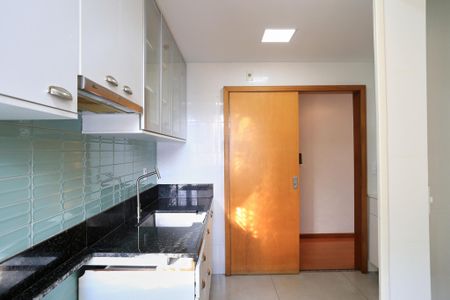 Apartamento à venda com 80m², 3 quartos e 2 vagas Apartamento à venda com 80m², 3 quartos e 2 vagasCozinha e Área de Serviço