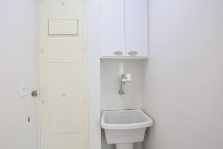 Apartamento à venda com 80m², 3 quartos e 2 vagas Apartamento à venda com 80m², 3 quartos e 2 vagasCozinha e Área de Serviço