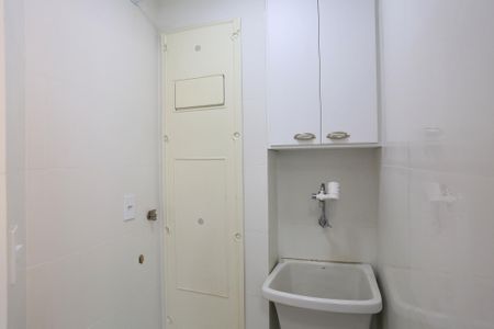 Apartamento à venda com 80m², 3 quartos e 2 vagas Apartamento à venda com 80m², 3 quartos e 2 vagasCozinha e Área de Serviço