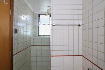 Apartamento à venda com 80m², 3 quartos e 2 vagas Apartamento à venda com 80m², 3 quartos e 2 vagasBanheiro da Suíte