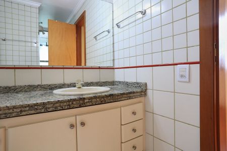 Apartamento à venda com 80m², 3 quartos e 2 vagas Apartamento à venda com 80m², 3 quartos e 2 vagasBanheiro da Suíte