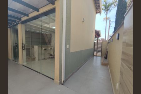Casa de condomínio à venda com 160m², 3 quartos e 2 vagas Casa de condomínio à venda com 160m², 3 quartos e 2 vagasÁrea externa