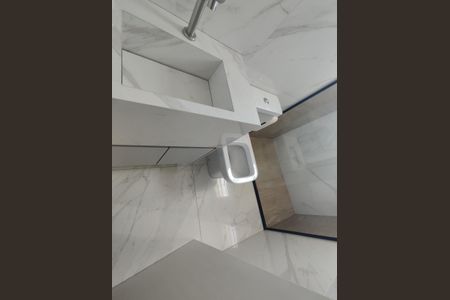 Casa de condomínio à venda com 160m², 3 quartos e 2 vagas Casa de condomínio à venda com 160m², 3 quartos e 2 vagasBanheiro da Suíte